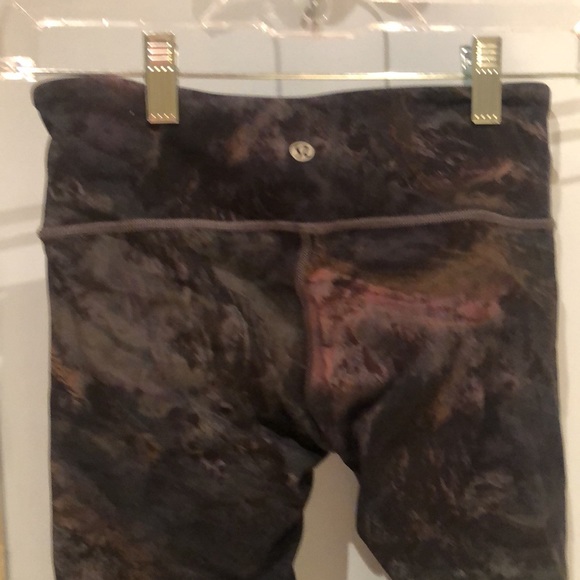 LuLuLemon leggings multicolor low rise size 4.  25”. - Picture 5 of 5